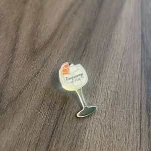 NEW Tanqueray No 10 gin cocktail lapel Pin - bartender